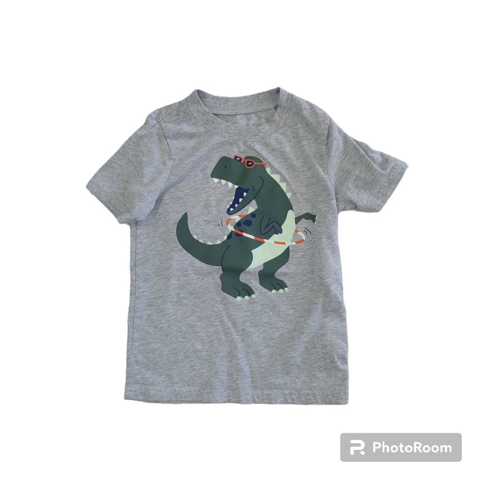 Boys Carter's shirt size 5T